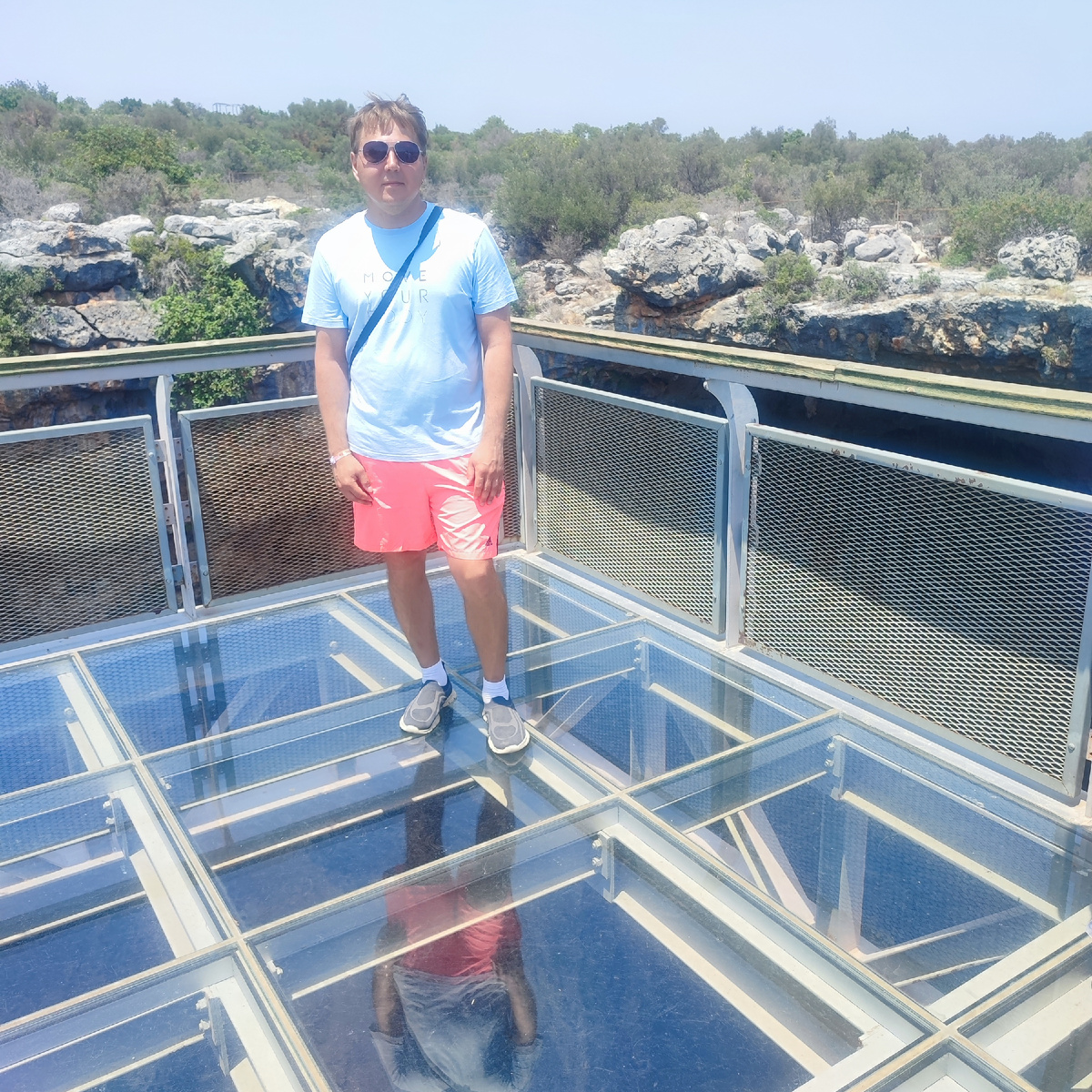 смотровая площадка с прочным стеклянным полом