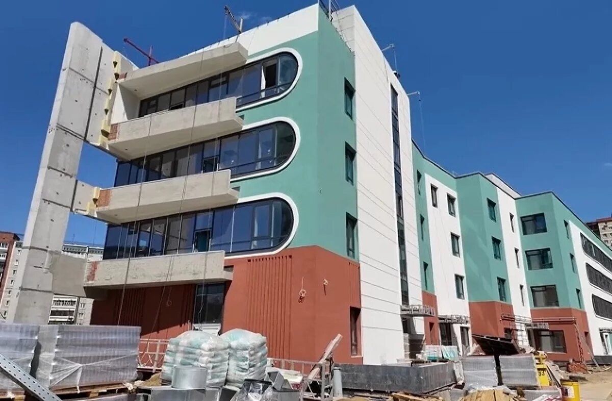    Новые детские поликлиники в столице Урала начнут принимать юных пациентов уже осенью.