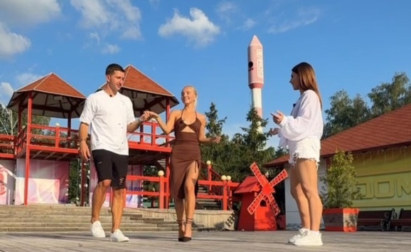 Дима и Настя учат танец (фото из Telegram)