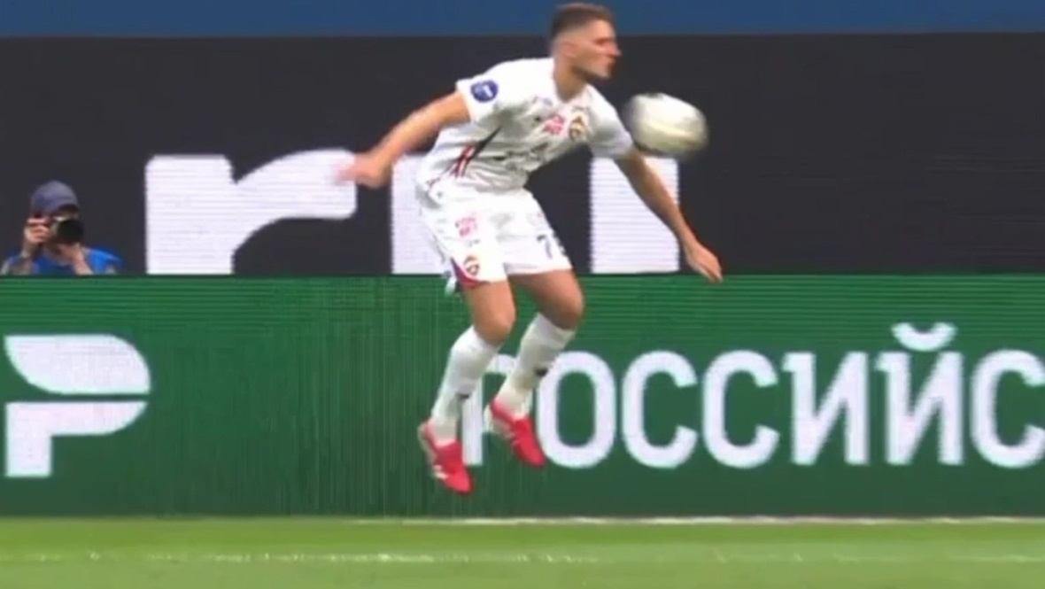    Защитник ЦСКА Игорь Дивеев.Скриншот трансляции