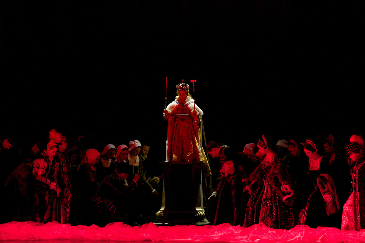    Сцена из оперы «Анна Болейн», в роли маленькой Елизаветы – Валерия Новикова