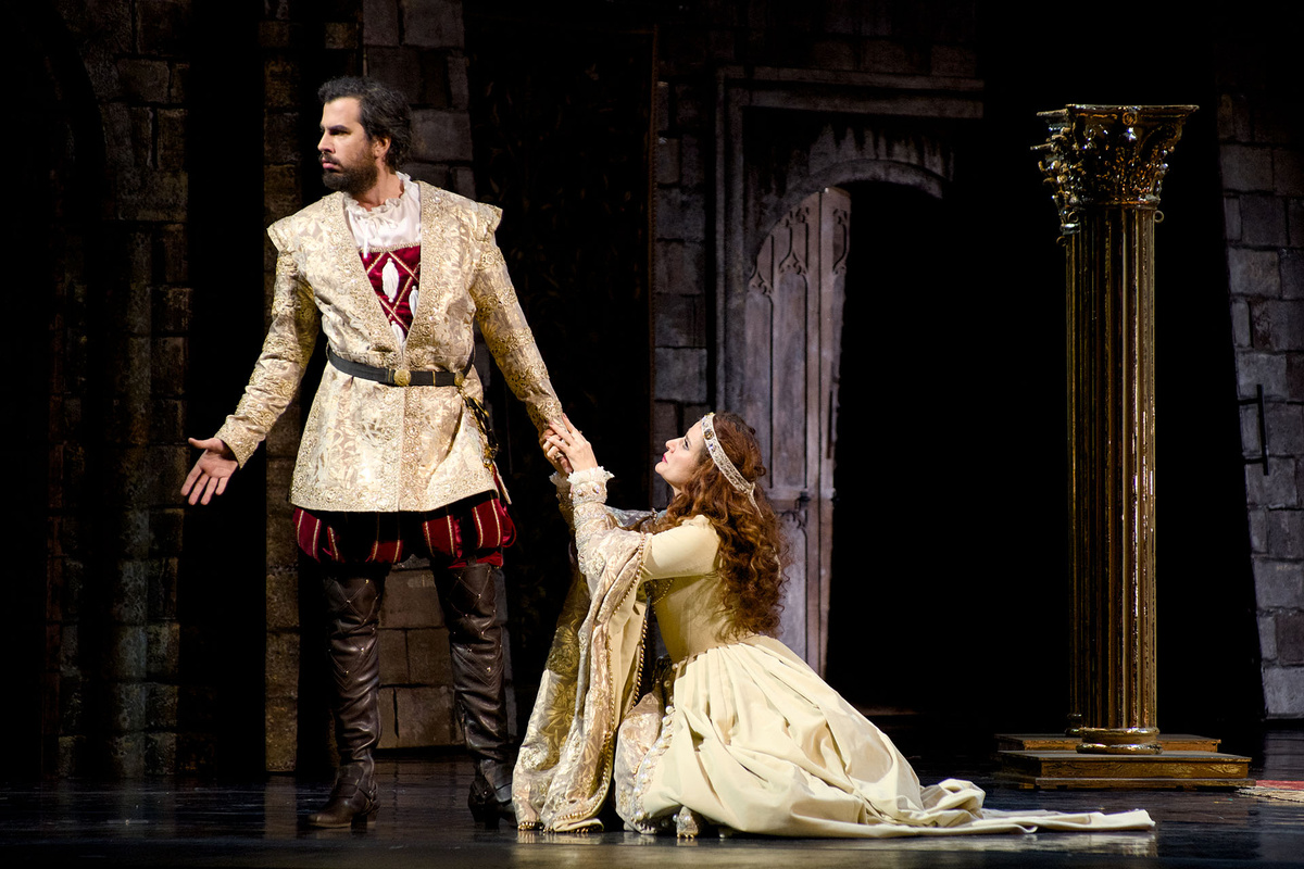    Сцена из оперы «Анна Болейн», в роли Джейн Сеймур – Лариса Андреева, в роли Генриха VIII  – Габриел Де-Рель