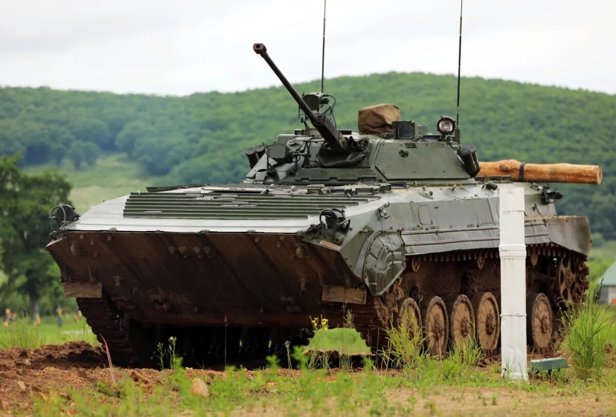    Хабаровские новобранцы начали осваивать боевые машины пехоты