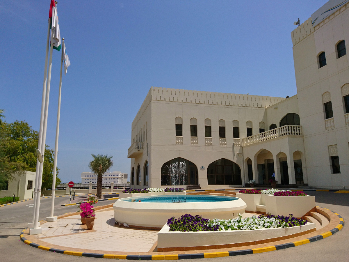 Фонтан перед HQ 1