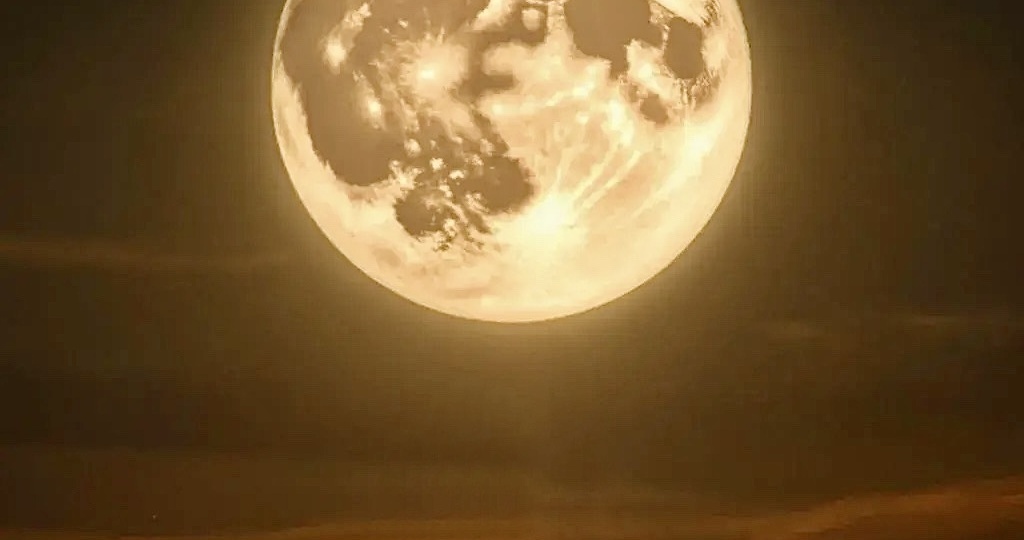 9 августа 2025 состоится мощное Полнолуние важных озарений и выхода из неопределённости: что нельзя делать в данный период