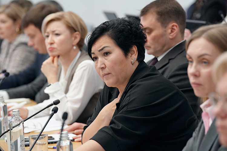    В понедельник глава региона Радий Хабиров на еженедельном совещании объявил, что министр предпринимательства и туризма РБ Зухра Гордиенко уходит в отставку.   
Фото: glavarb.ru