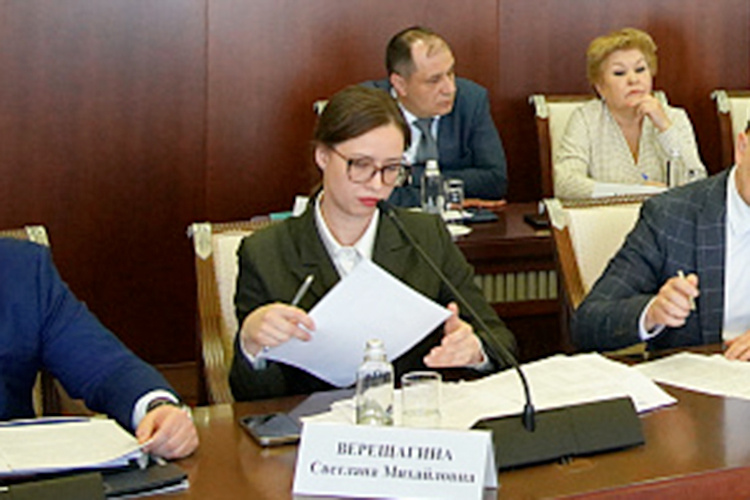    Как пишет «Коммерсантъ», Гордиенко в отставку ушла по собственному желанию. Ее место заняла замминистра экономического развития и инвестиционной политики РБ Светлана Верещагина.   
Фото:  glavarb.ru