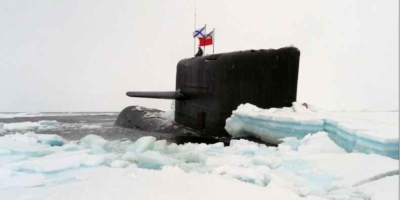 Российская лодка в Арктике