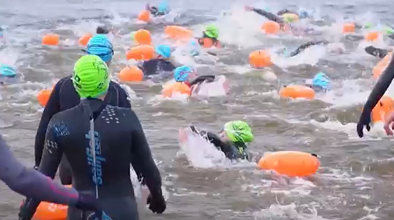     Сотни спортсменов со всей страны покорили Енисей в Дудинке