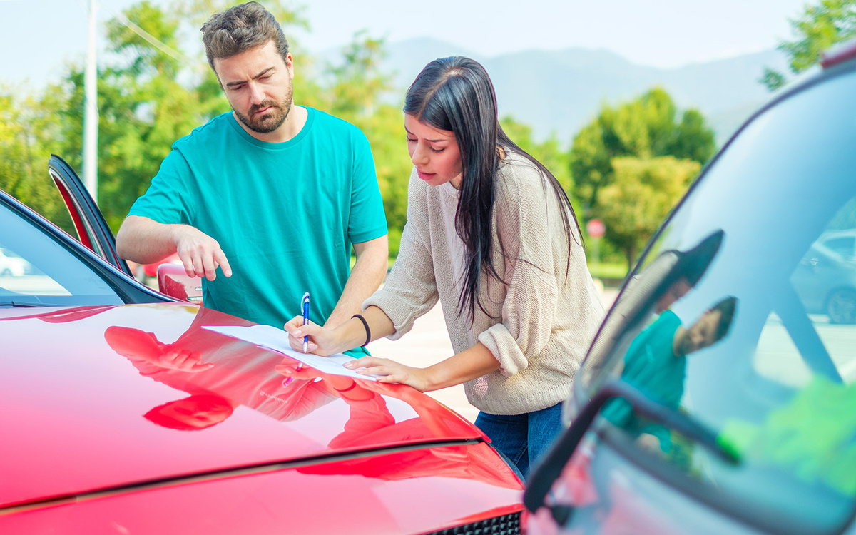 F01 PHOTO / Shutterstock / FOTODOM📷Есть общее правило: расписка должна содержать максимально подробное описание ДТП и указание оговоренной сторонами суммы компенсации ущерба