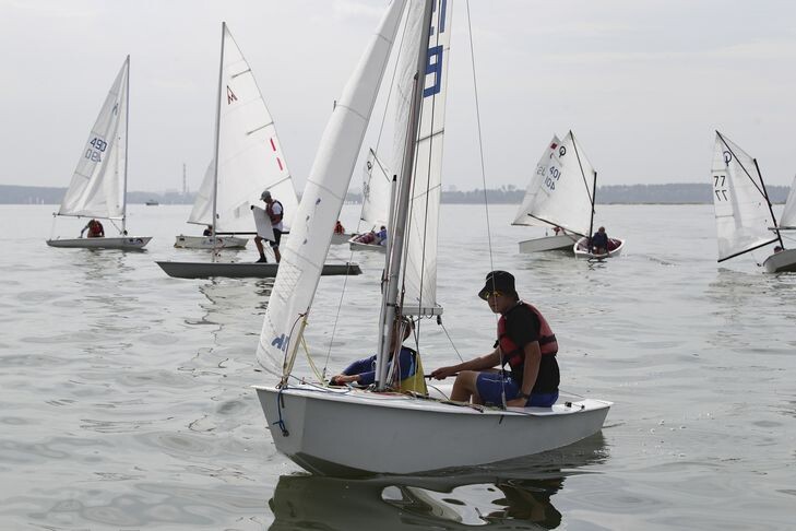    Победители Иван Михейлюс и Иван Коспрышин на лодке "Кадет". Фото Алины Кухмарь.