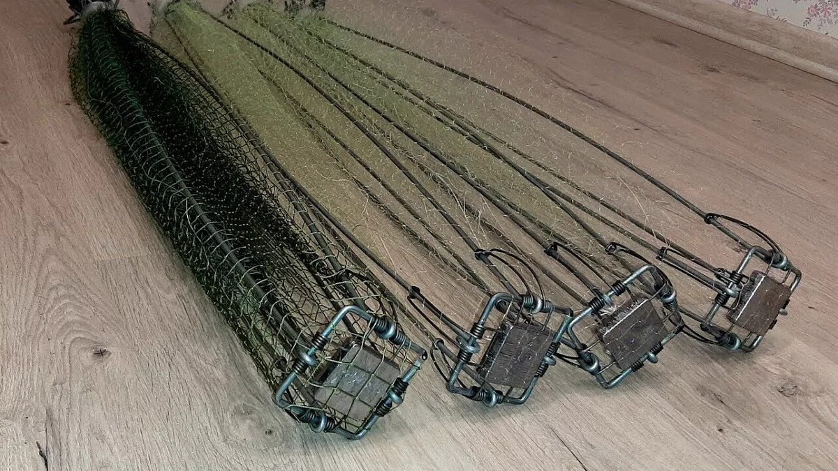 Со временем пришло и понимание “обратной стороны медали”. Ловить, действительно, можно всё подряд: и среднюю рыбёшку, и икряную, совсем молодую.