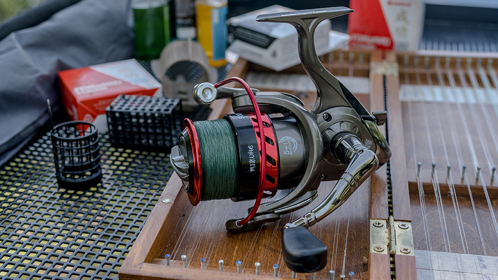 Пусть выматывает кормушку медленнее, зато идёт мягко, с силой, не боясь остаться без пары зубьев на главной паре