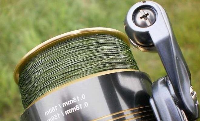 Плетёнка гораздо прочнее на разрыв, чем монофилка того же диаметра