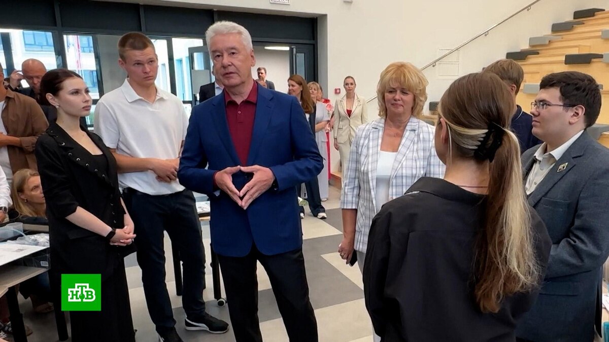    Собянин осмотрел обновленную школу на юге Москвы