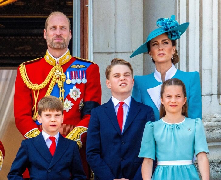 Принц Уильям с супругой и детьми