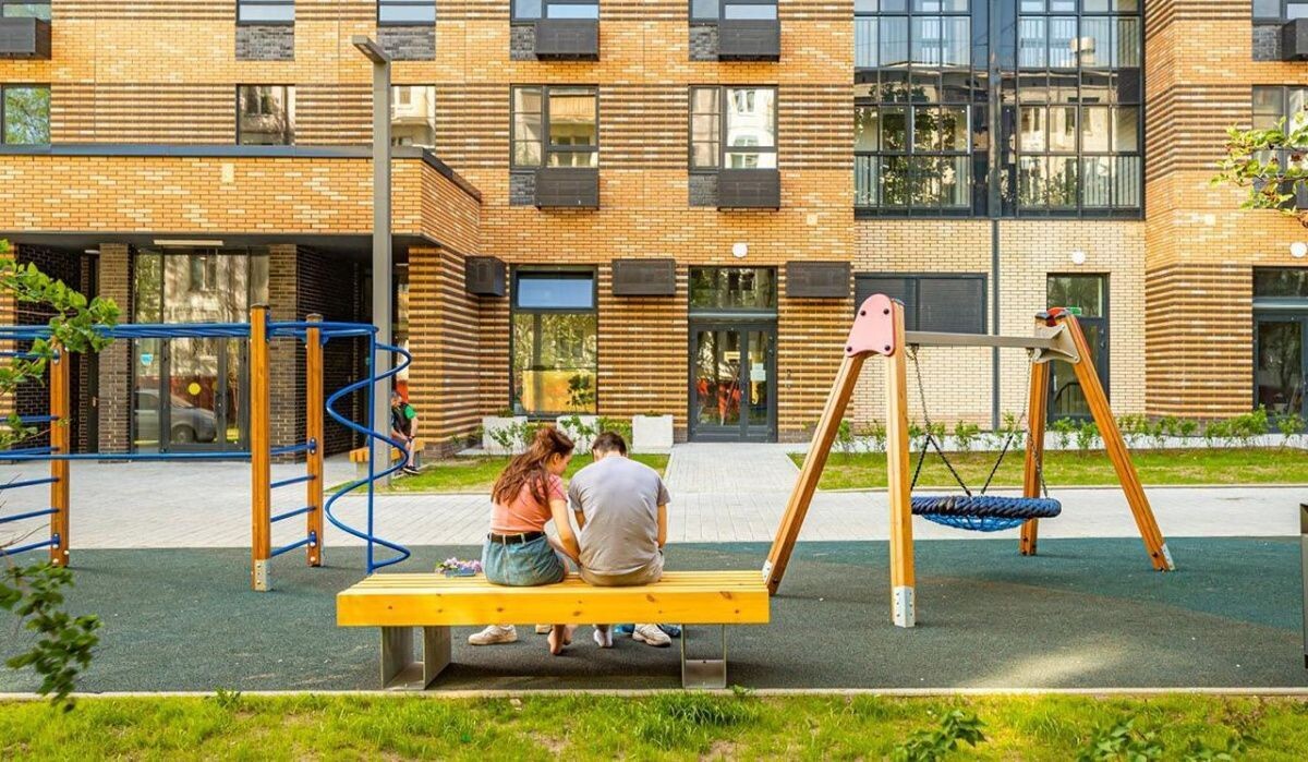     Новая площадка возле нового дома. Источник: mos.ru Автор фото: Пресс-служба Мэра и Правительства Москвы