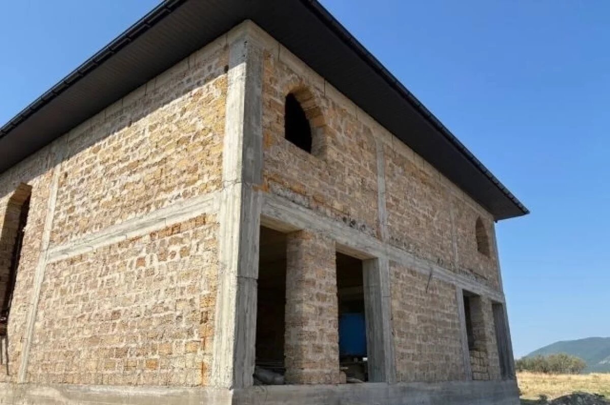    В селе Курское в Крыму завершен монтаж кровли на строящейся мечети