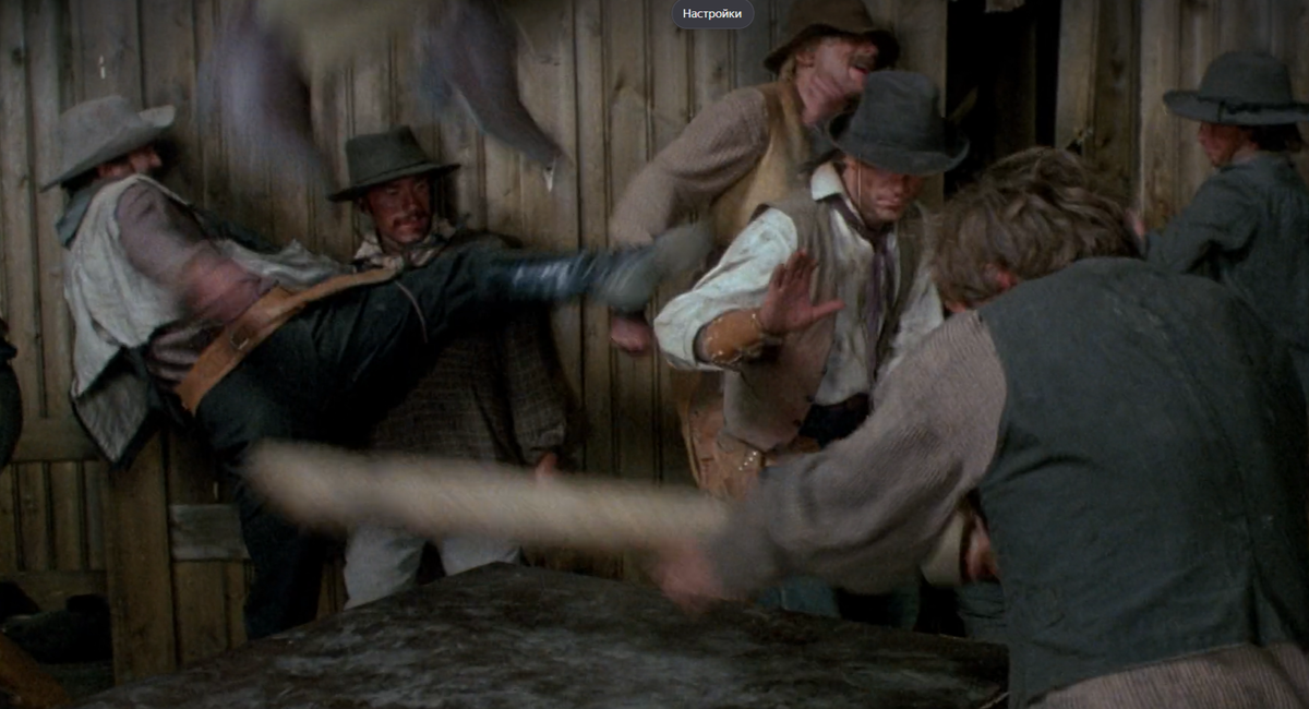 Кадр из фильма «Человек с бульвара Капуцинов». В городе пьянство, драки и разврат, что выгодно владельцу салуна.