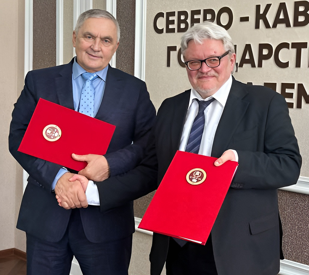 Руслан Кочкаров и директор САО РАН Геннадий Валявин подписали соглашение о сотрудничестве