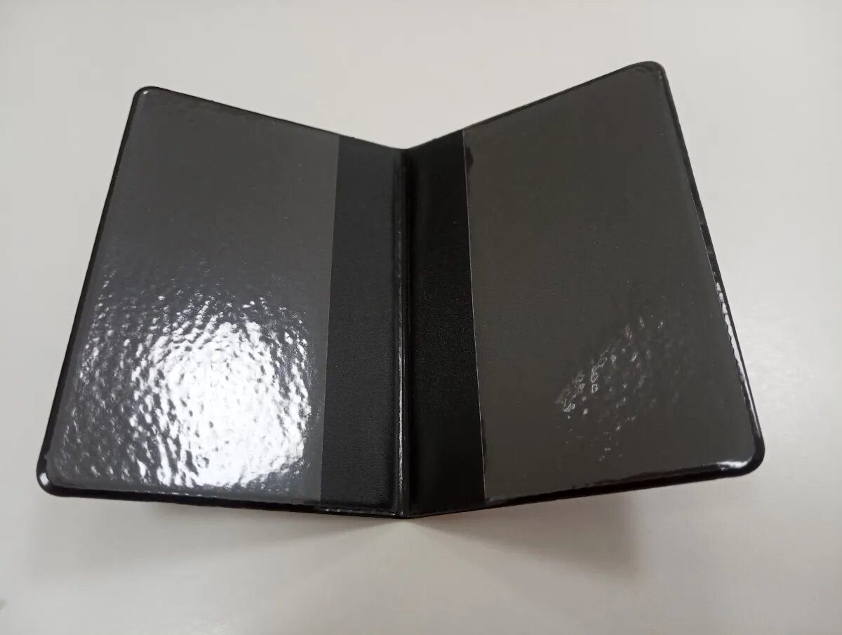 МЕСТО ДЛЯ ХРАНЕНИЙ КАРТ.