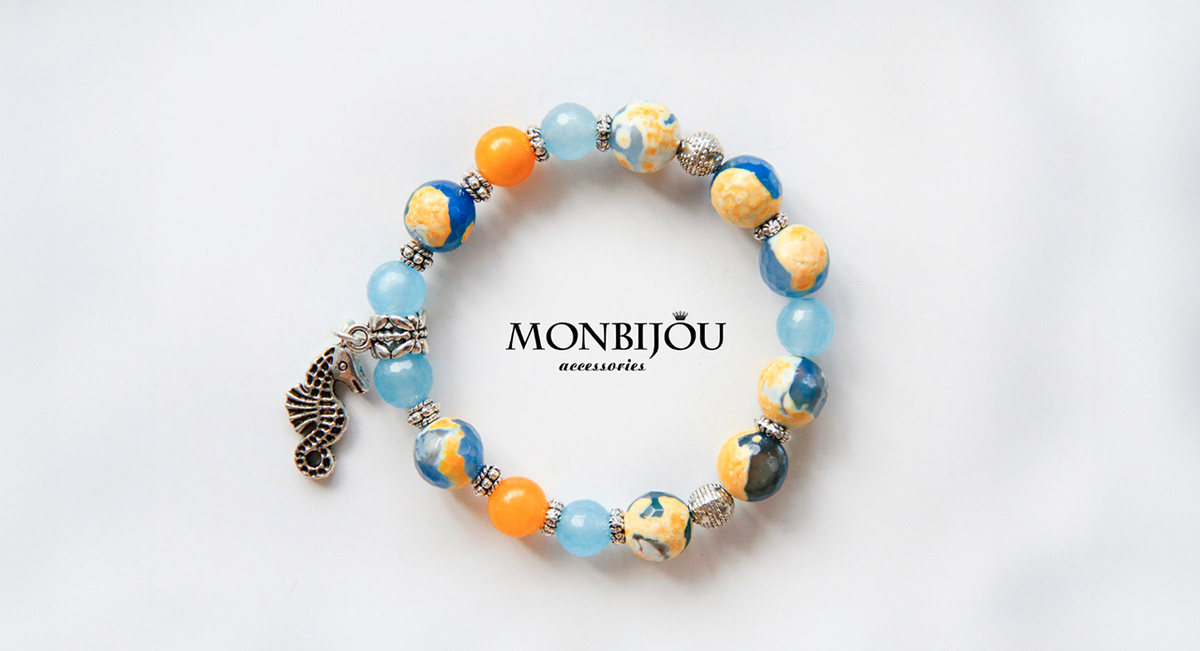 Результат экспериментов с цветами и текстурами камней, пока они не сложились в гармоничную историю.