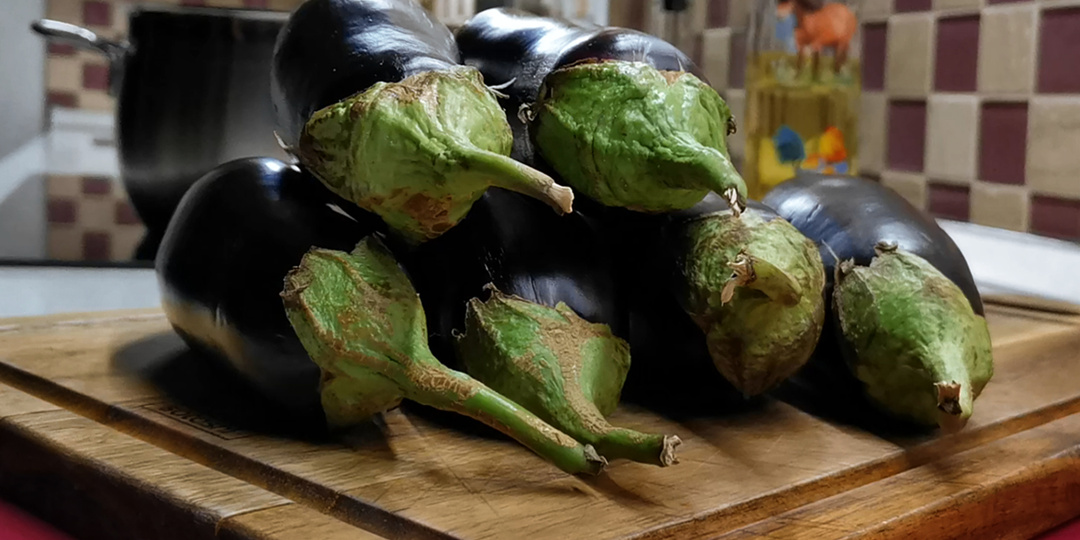 Баклажаны по этому рецепту мало кто готовит, а у нас они съедаются за раз. Гениально просто и вкусно, хоть в духовке, хоть на углях