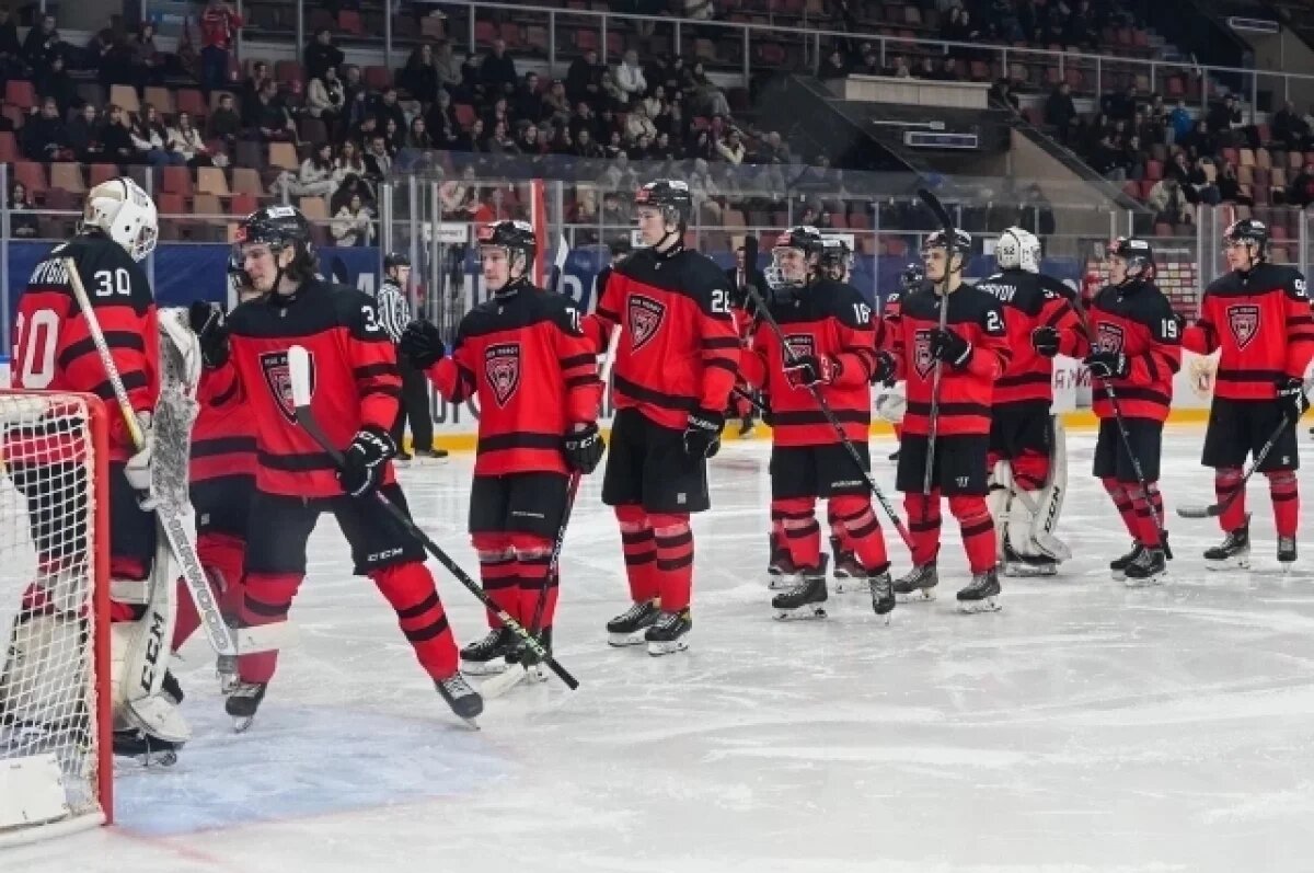    Популярность хоккея и число желающих попасть в команду растёт