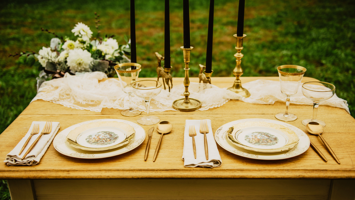 Сервировка стола. Посуда. Дизайн. Фото Emma Bauso от Pexels /Canva Pro