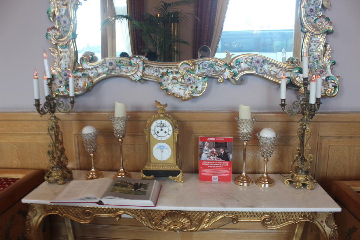 Зеркало в холле