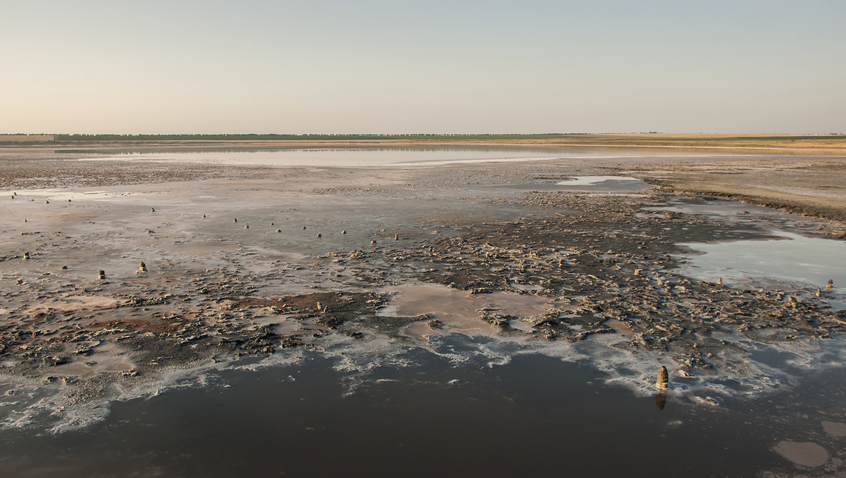 Соль и лекрственная грязь озера. Источник: https://qna.center/question/3838345