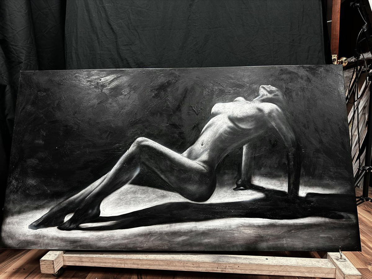 Тёмная картина с женским телом от Ксении Елисеевой