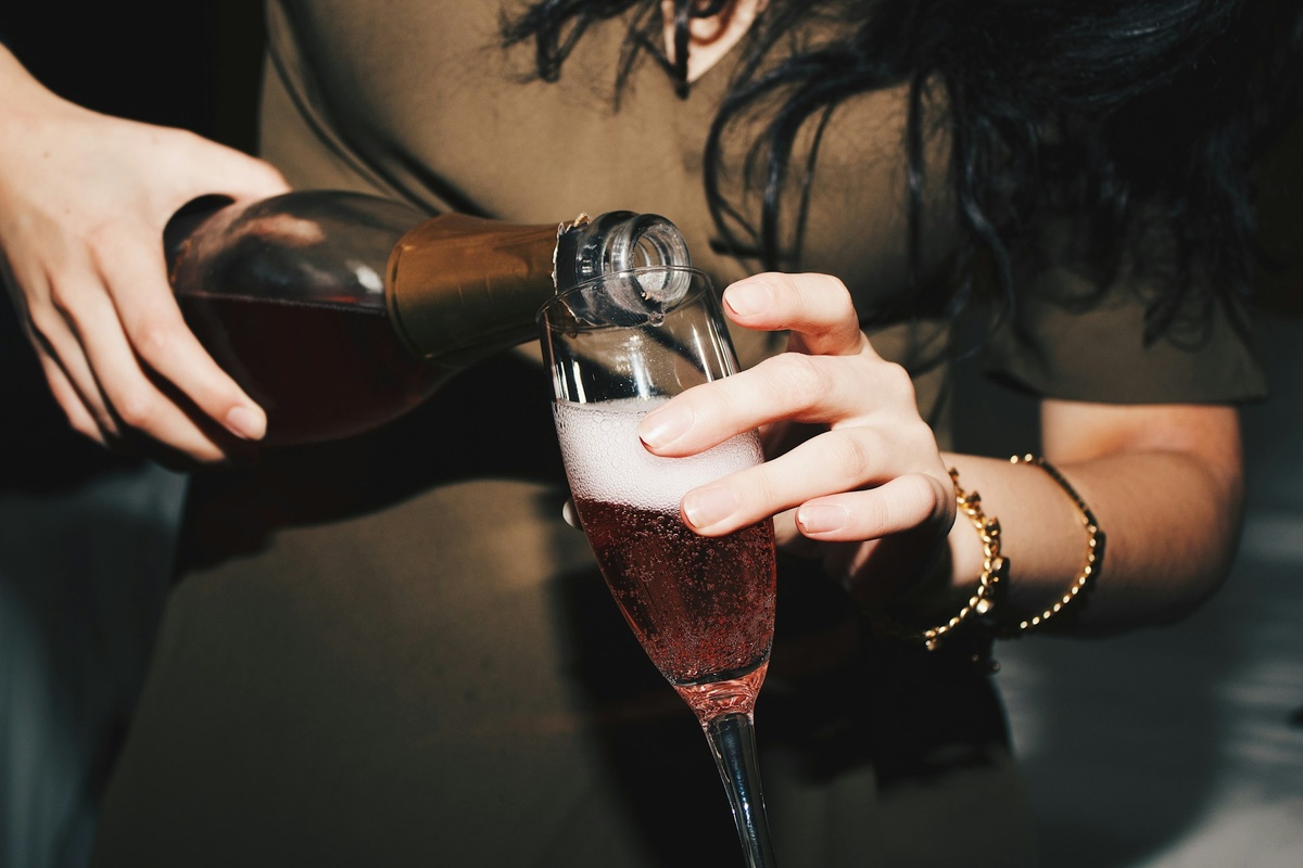     Ученые объяснили, почему женский алкоголизм в разы опаснее мужского