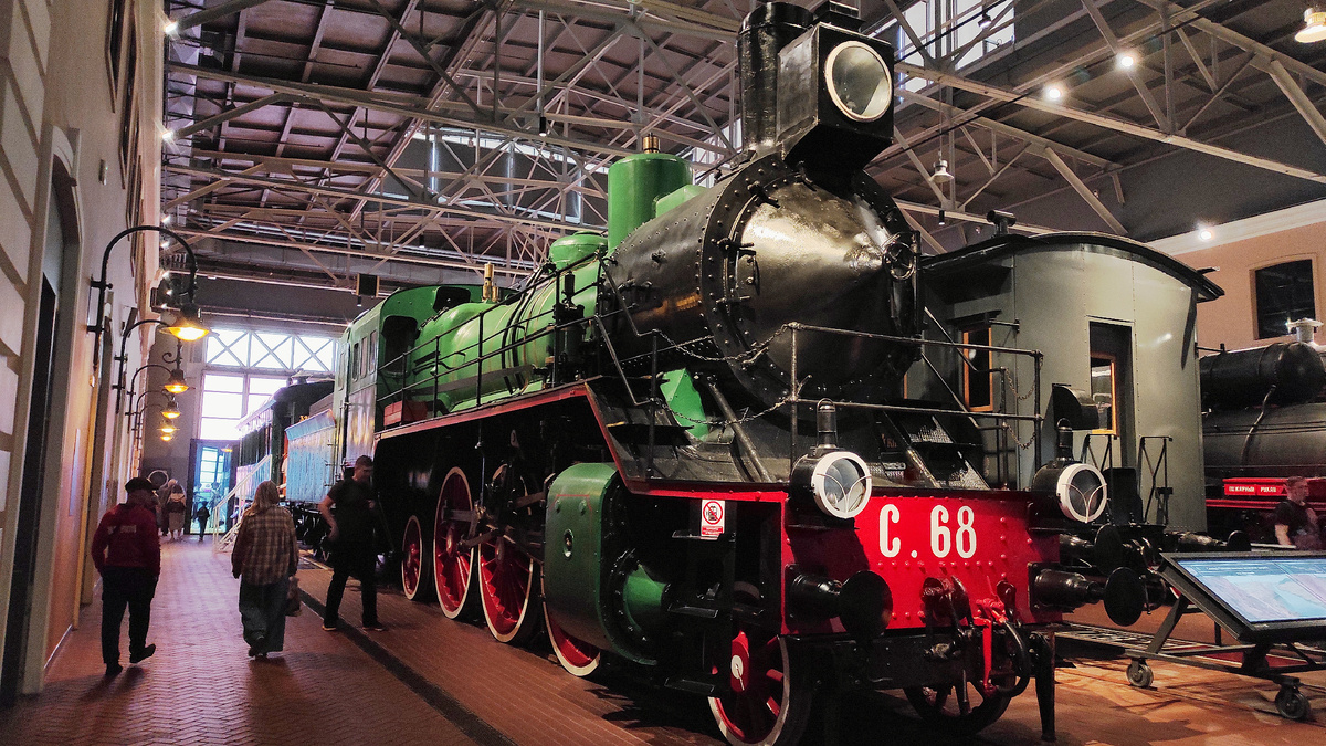 Паровоз С68.