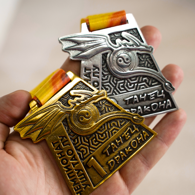 медали (объемные) разрабатываются с помощью литья металла