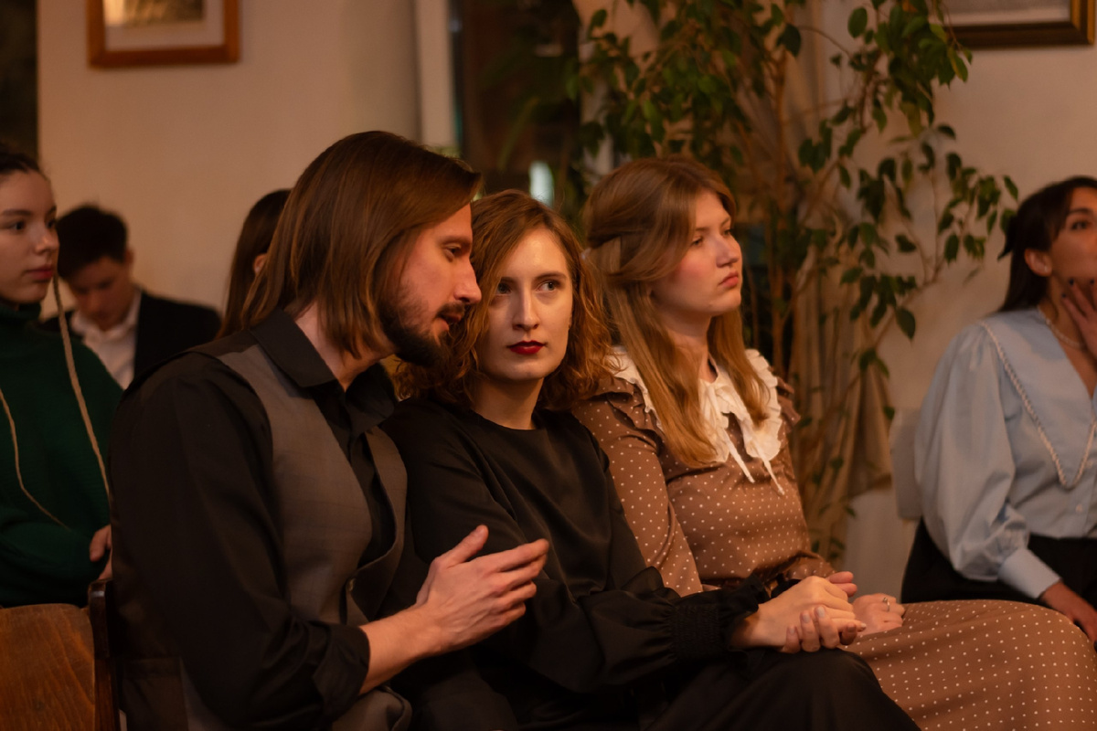 Обсуждаем стихи перед спектаклем