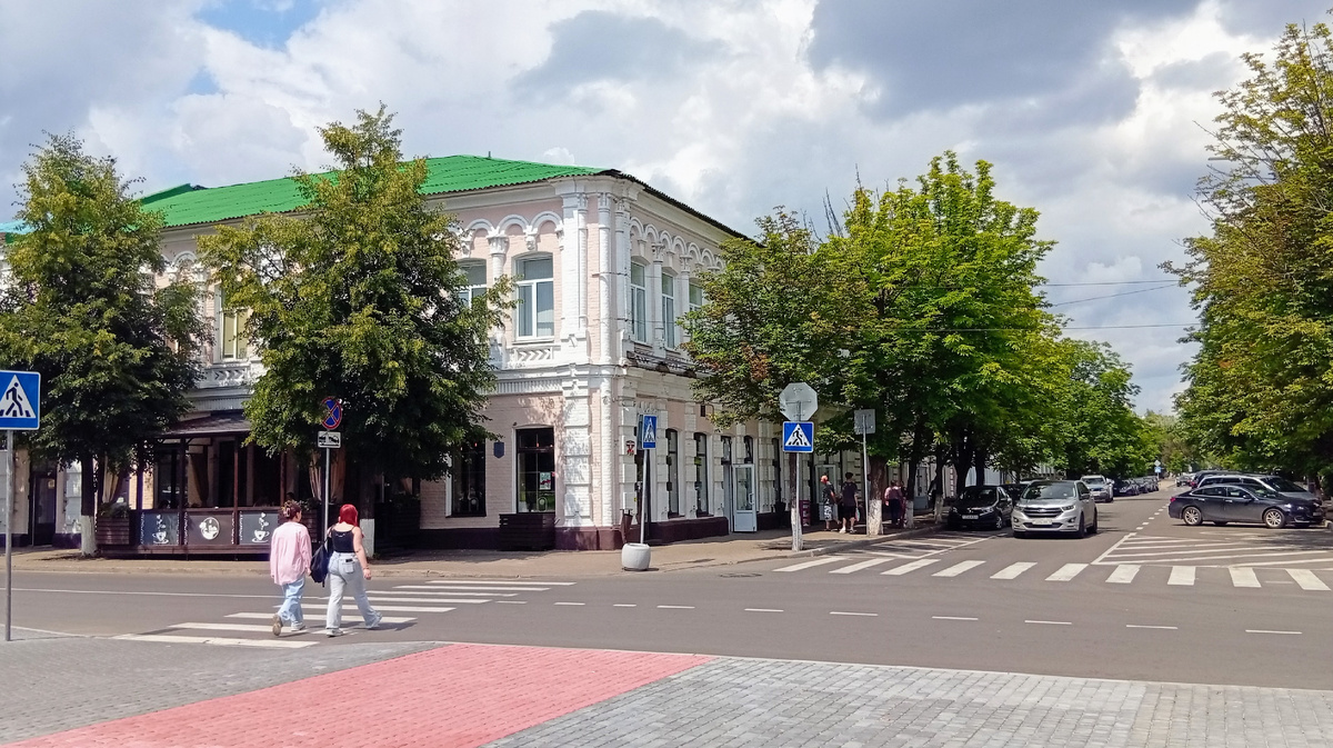 Улица Социалистическая, бывшая Муравьёвская. Фото  из личного архива автора.