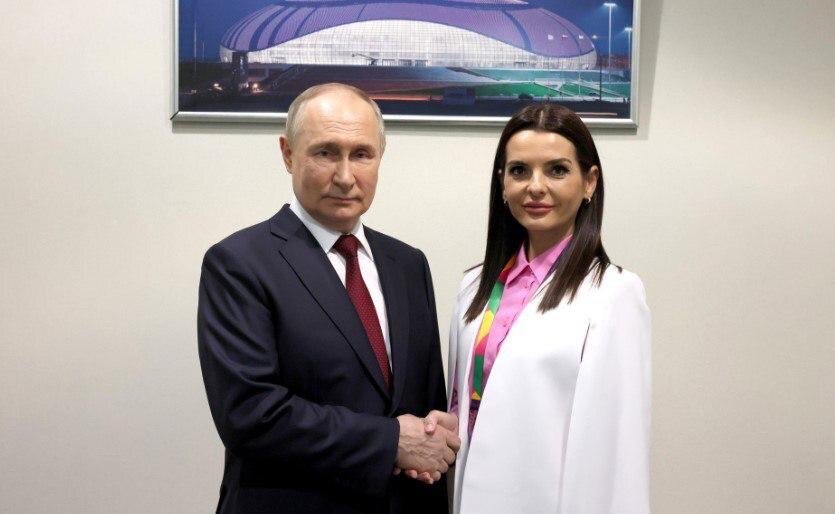 Президент России Владимир Путин и Глава Гагаузии Евгения Гуцул на встрече в Москве 