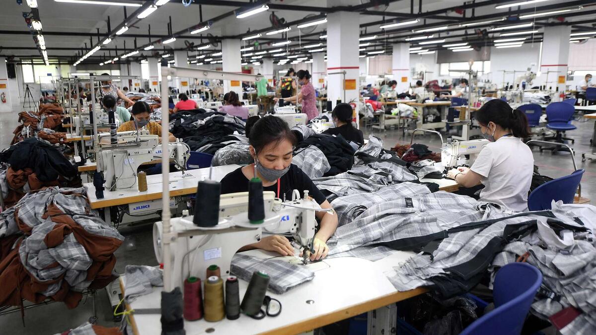 Тысячи стежков каждый день — это не просто работа, это ритм жизни. Здесь, на современных фабриках Вьетнама, рождаются коллекции мировых брендов.