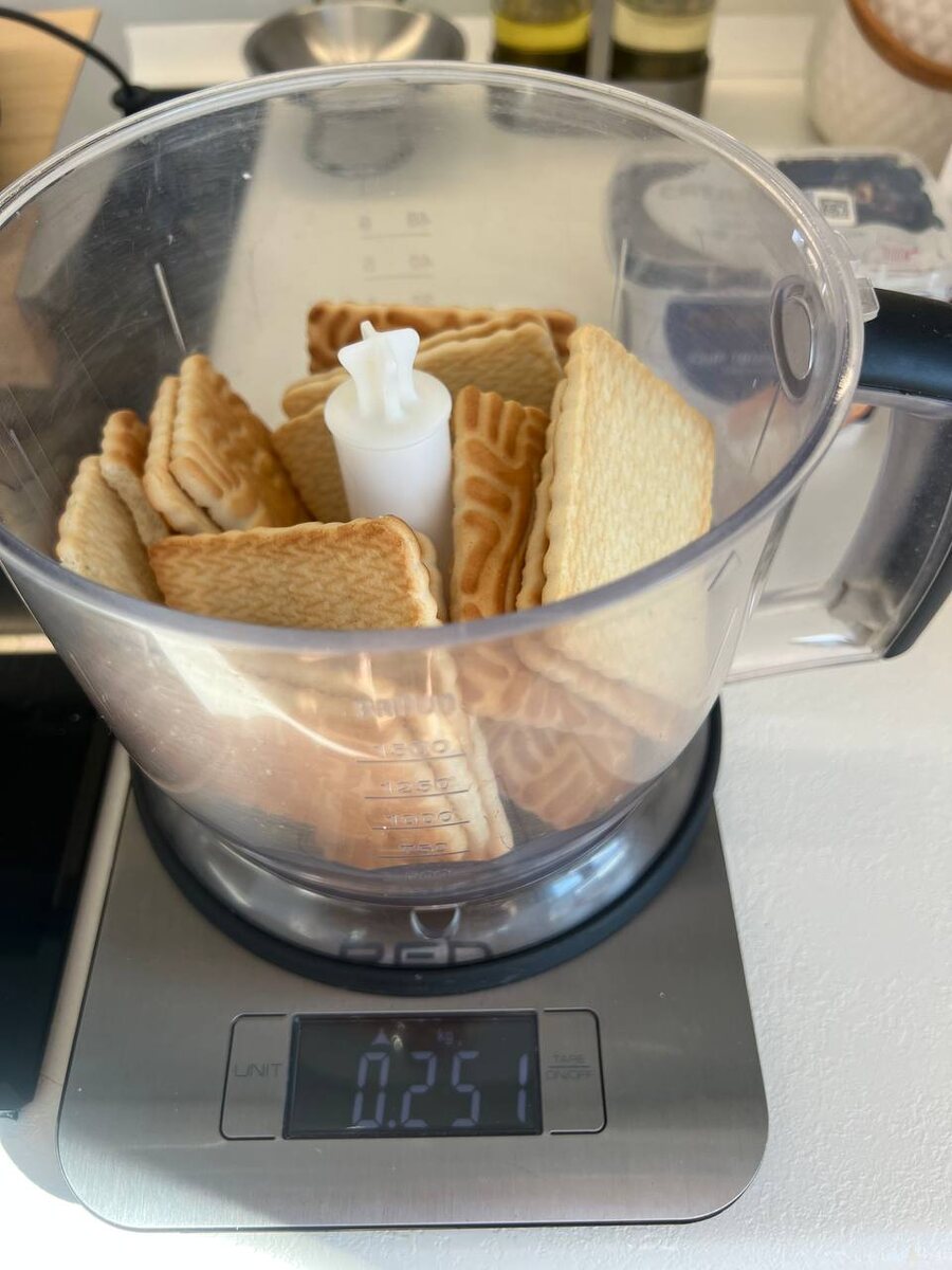 Измельчаем печенье