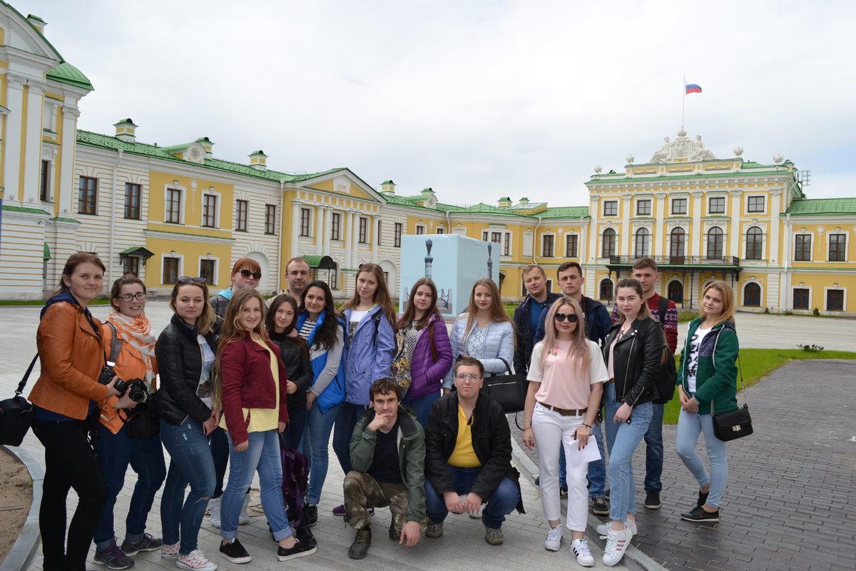 Тверь. В первом рядк слева направо: 1. Лымарь Елена, 2. Шемякина Алина, 3. Шальнева Анастасия, 4. Абакумова Алина, 5. Москвина Яна, 6. Кривошеев Артем, 7. Булышев Евгений, 8. Золотухина Татьяна, 9. Мустафаева Залина. Во втором ряду слева направо: 1. Денисова Татьяна, 2. Крылова Ольга, 3. Фитьмова Анастасия, 4. Чернова Анастасия, 5. Федорова Мария, 6. Михнев Алексей, 7. Лыфарь Владимир, 8. Слисаренко Дарья. В третьем ряду слева направо: 1. Чихичин В.В., 2. Болотин Денис