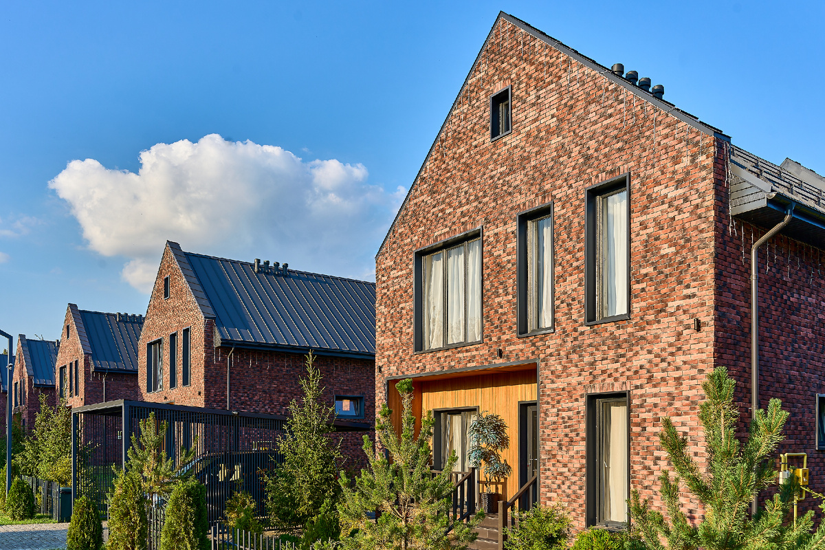 Двухэтажный коттедж площадью 180 кв.м с участком 6 соток