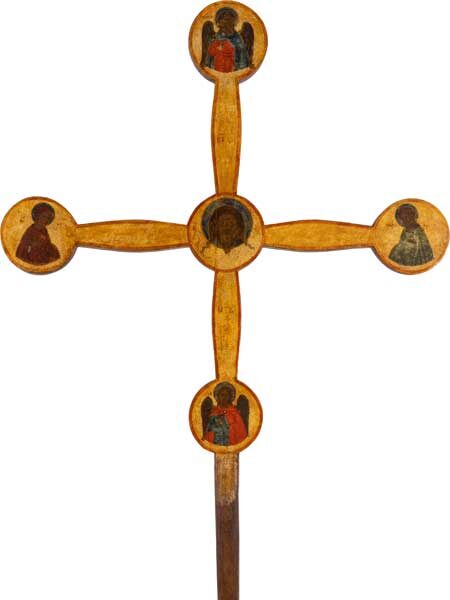 КРЕСТ ЗАПРЕСТОЛЬНЫЙ ВЫНОСНОЙ. Вторая четверть – середина XVI века. Вологда. Дерево, темпера. 117,5 × 67,5 × 2,5 см (размер крестовой части – 67,5 × 67,5 × 2,5 см). Лицевая сторона. Собрание Музея им. Андрея Рублева