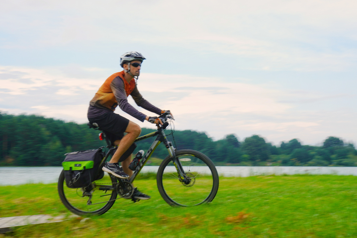 

В прошедшие выходные в составе 9-ти участников отправились в  двухдневное велопутешествие по Владимирской области, основной  целью нашего прохвата был г.Суздаль, маршрут проходил по живописным полям, тропам и просёлочным дорогам между древними городами Владимиром и Суздалем. Особенностью нашей поездки стала ночёвка в палатках у реки, что придало путешествию особую атмосферу.
