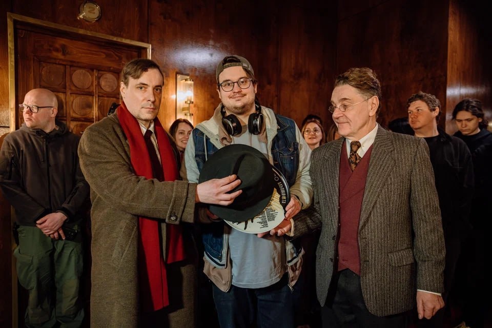 Фото: кадр со съемок фильма "Отель "У погибшего альпиниста" с сайта kinopoisk.ru