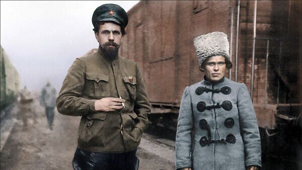    Павел Дыбенко и Нестор Махно, 1918© commons.wikimedia.org / klimbims