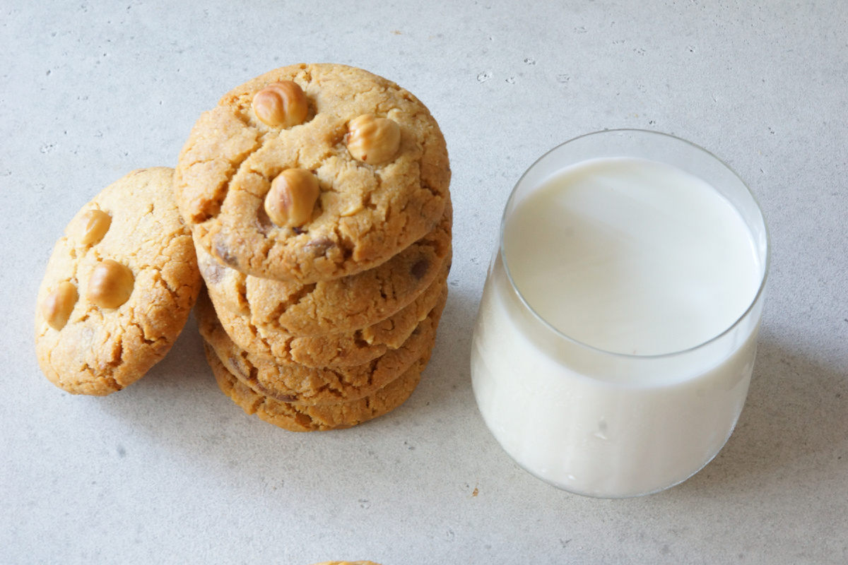 Кукис с фундуком и молочным шоколадом