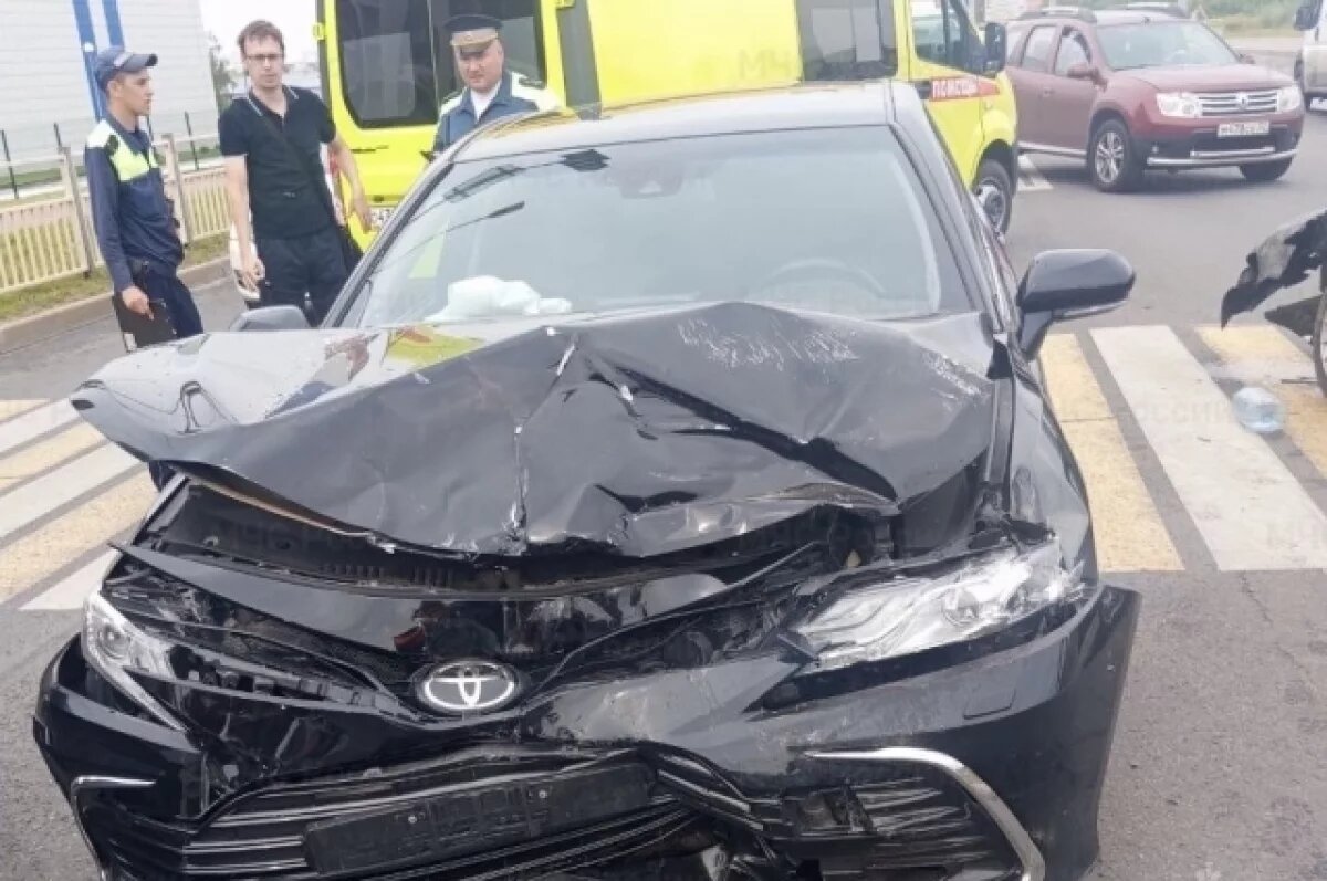    Таксист на Renault Logan устроил тройное ДТП на улице Советской в Брянске