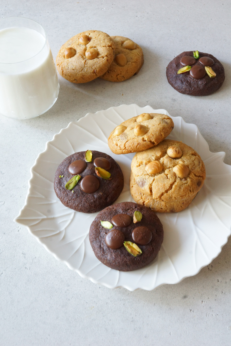 Кукис Фисташка -шоколад и Кукис Фундук - молочный шоколад (рецепт есть на моем канале)