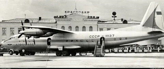 Пассажирский самолет Ан-10